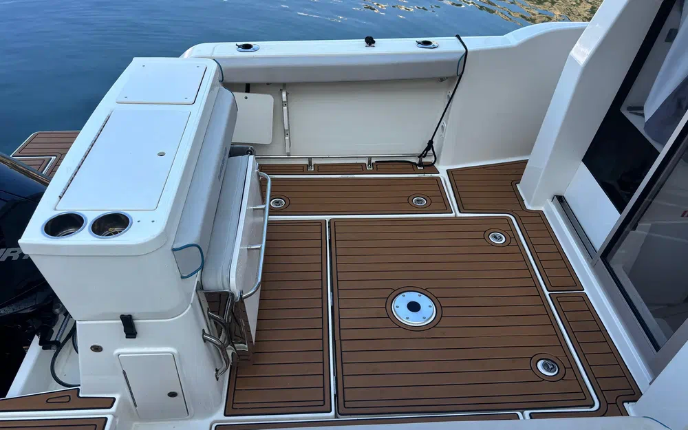 slider 7 Quicksilver Activ 705 Pilothouse
