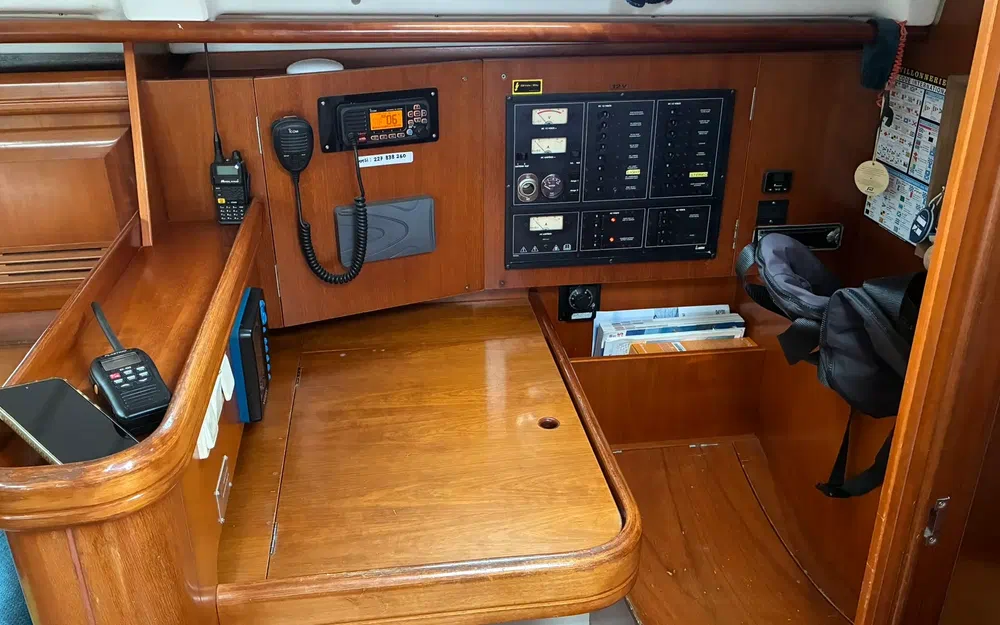 slider 9 Beneteau Oceanis 411