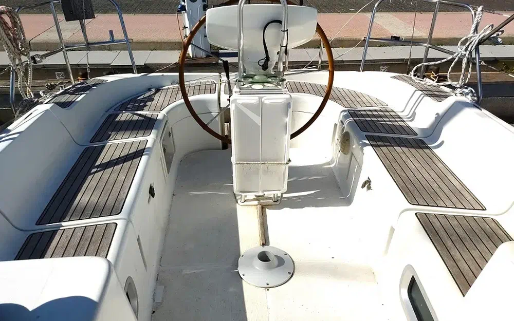 slider 19 Jeanneau Sun Odyssey 37