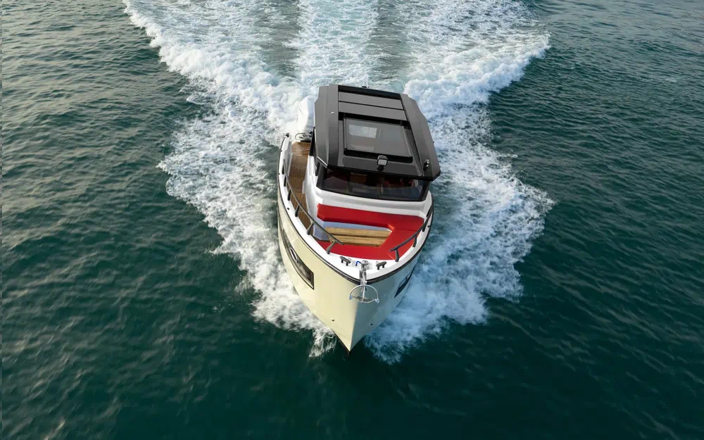 slider 10 Jeanneau WESTHAN WST850