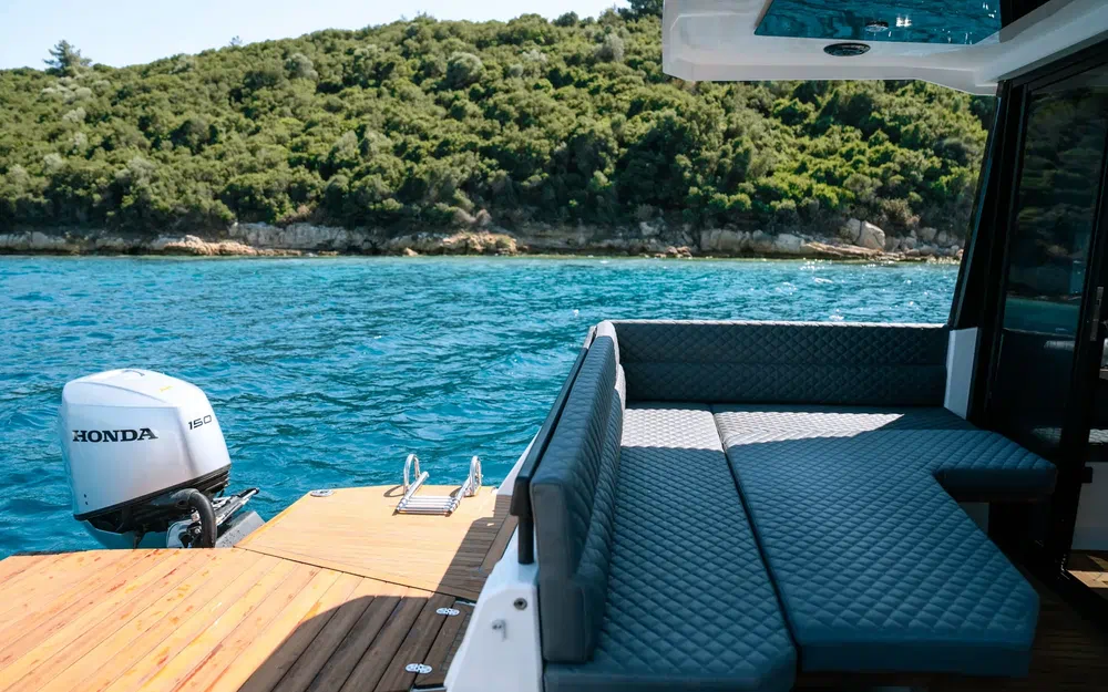 slider 4 Jeanneau WESTHAN WST850