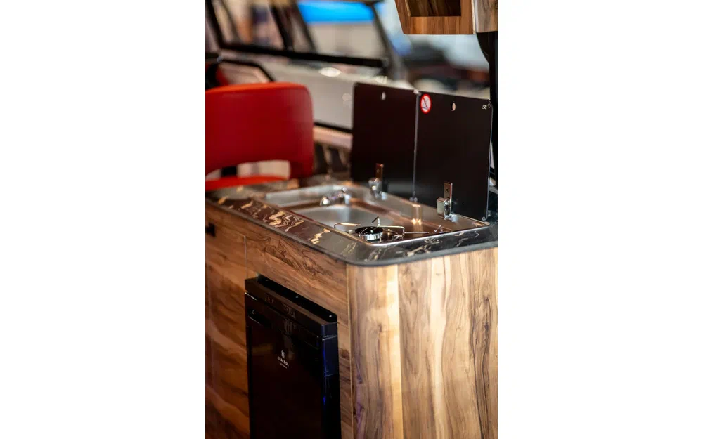 slider 6 Jeanneau WESTHAN WST850