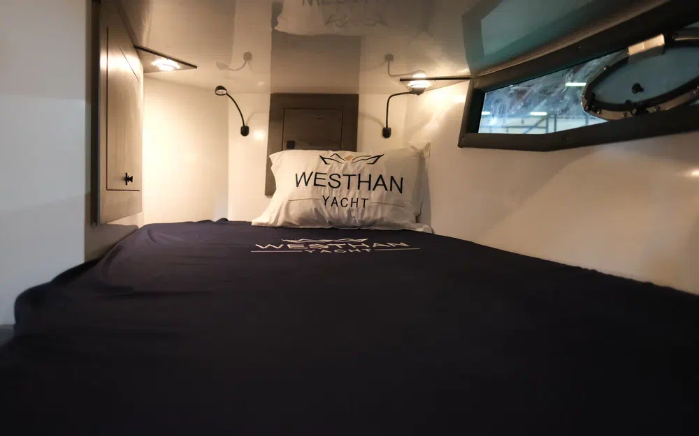 slider 8 Jeanneau WESTHAN WST850