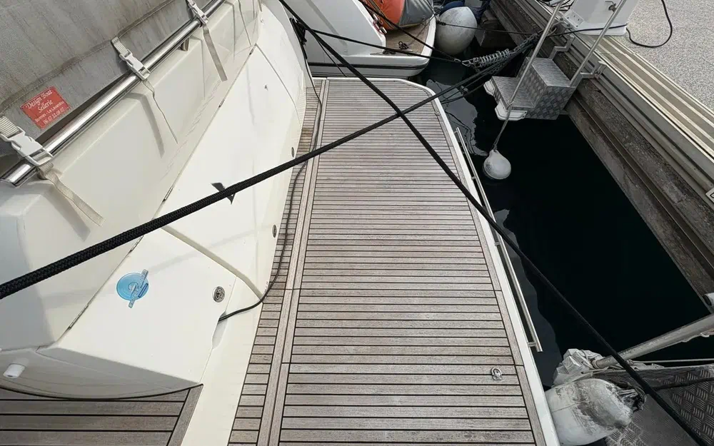 slider 10 Prestige Yachts 420 Fly