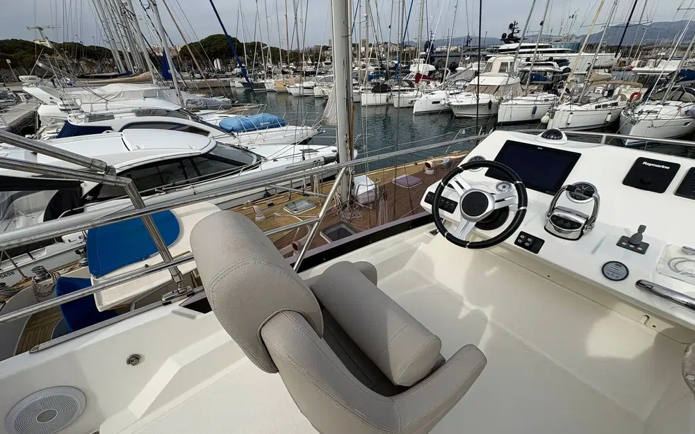slider 12 Prestige Yachts 420 Fly