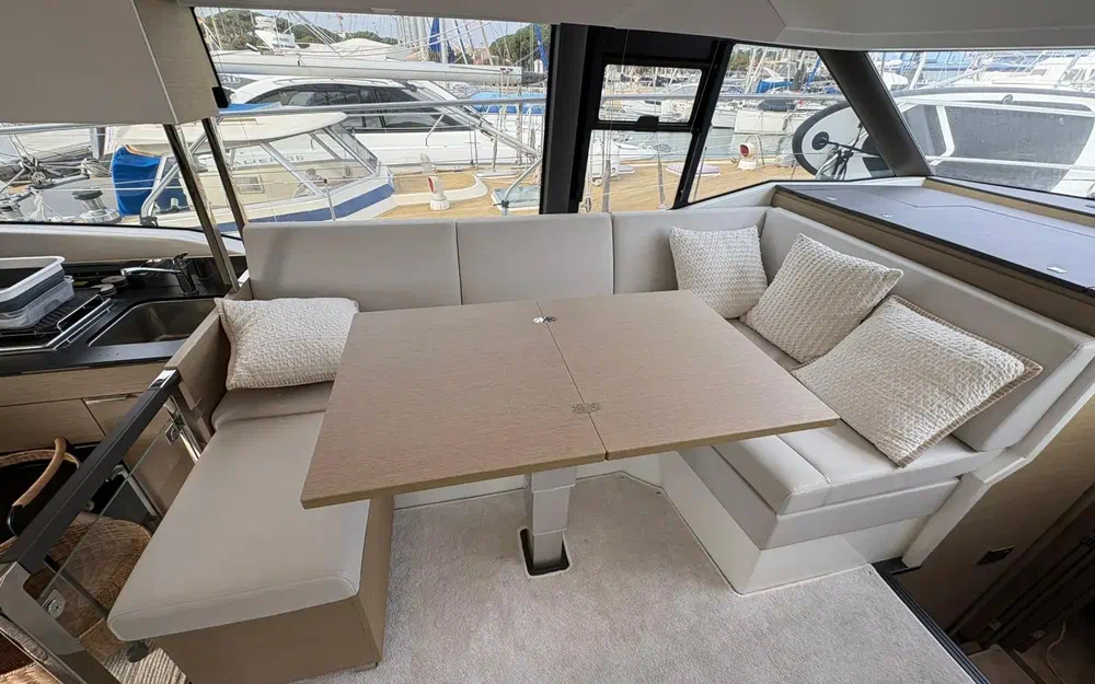 slider 16 Prestige Yachts 420 Fly
