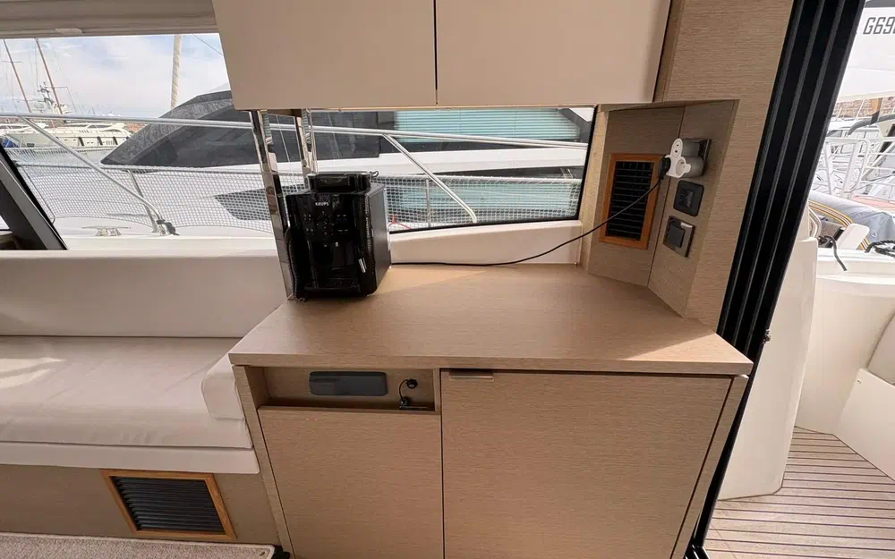 slider 19 Prestige Yachts 420 Fly