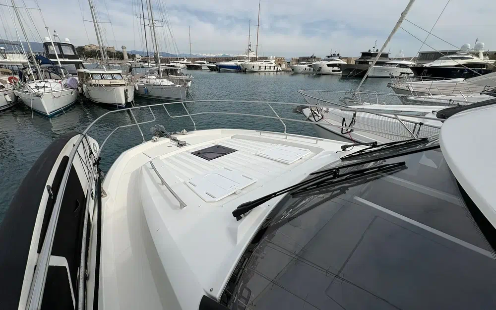 slider 6 Prestige Yachts 420 Fly