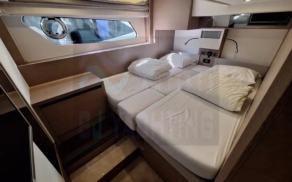 slider 21 Prestige Yachts 460 Fly