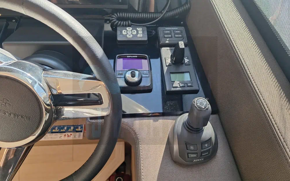 slider 31 Prestige Yachts 460 Fly