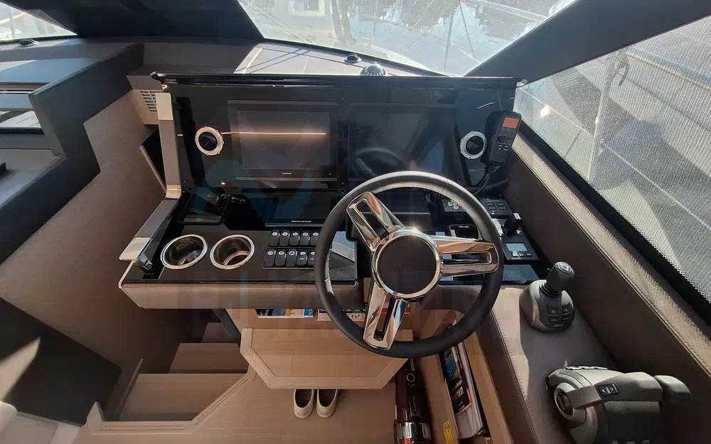 slider 32 Prestige Yachts 460 Fly