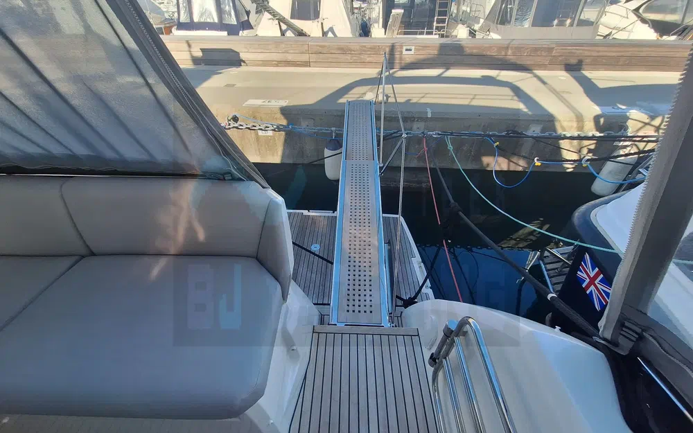 slider 4 Prestige Yachts 460 Fly