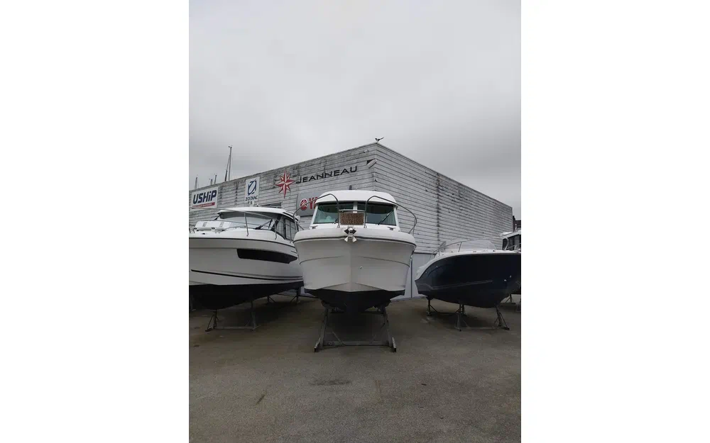 slider 0 Jeanneau Merry Fisher 805