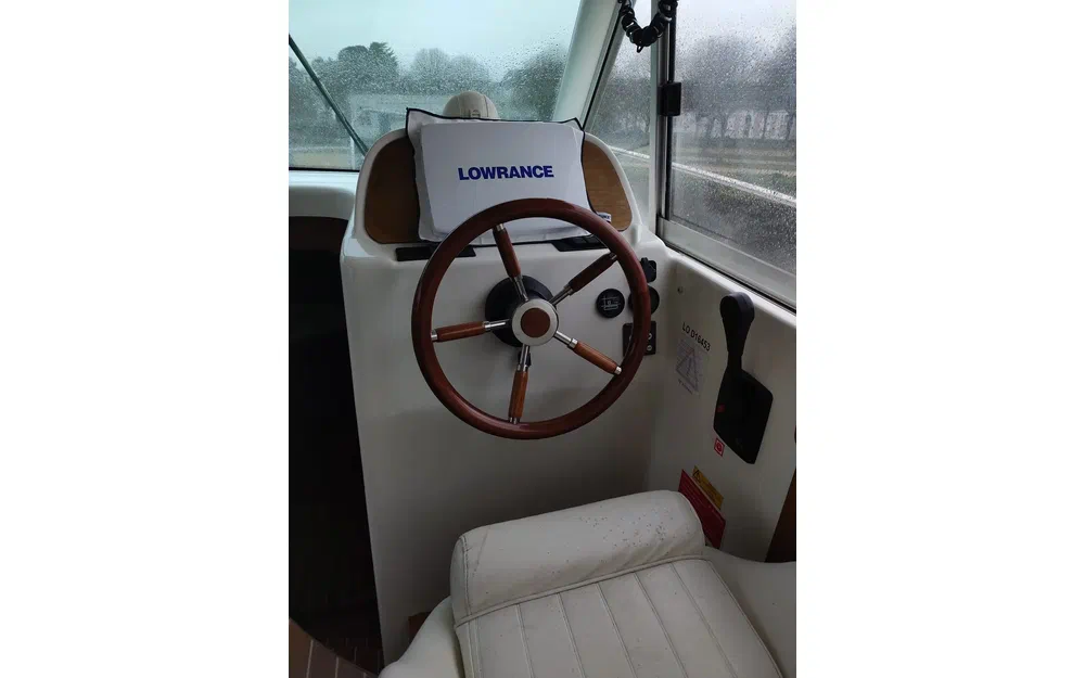 slider 10 Jeanneau Merry Fisher 805