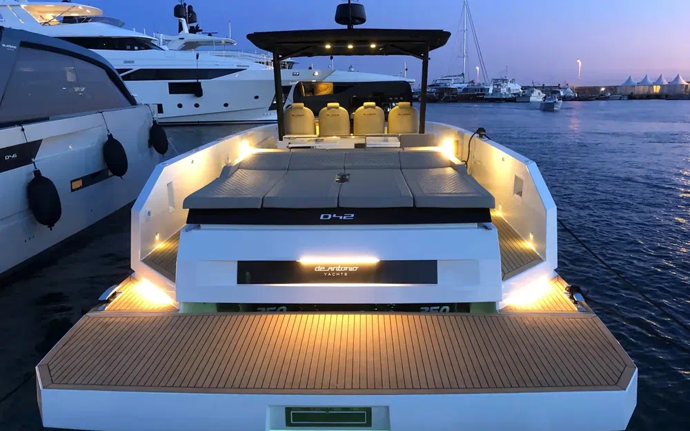 slider 2 De Antonio Yachts D42 Open
