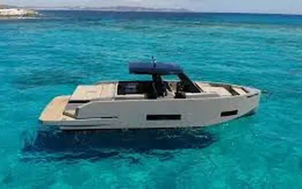 slider 6 De Antonio Yachts D42 Open