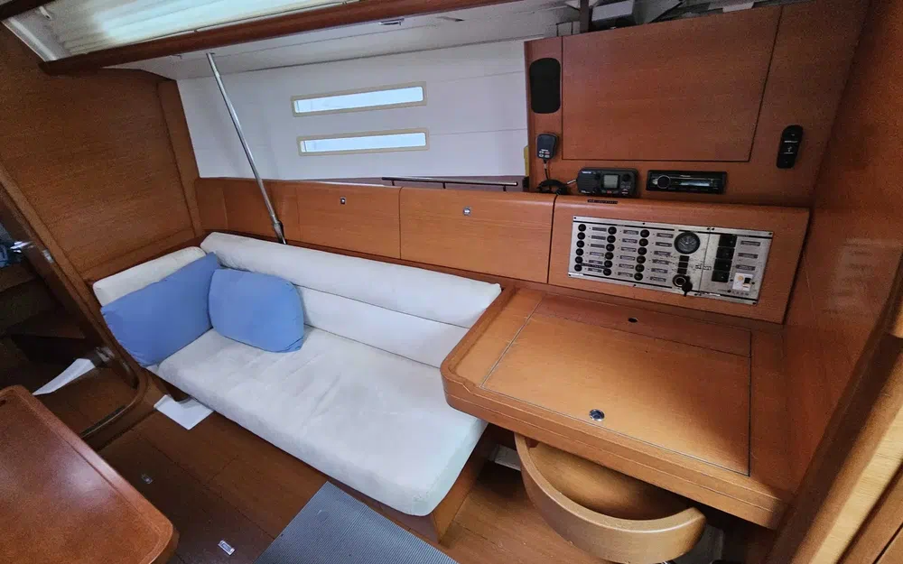 slider 4 Dufour 40 E Performance