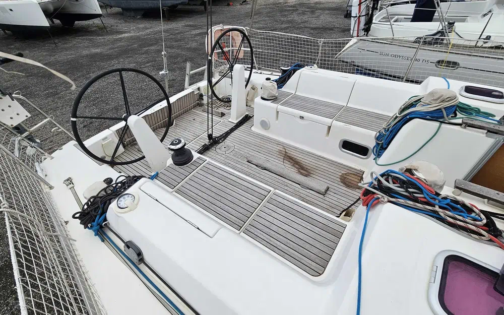 slider 8 Dufour 40 E Performance