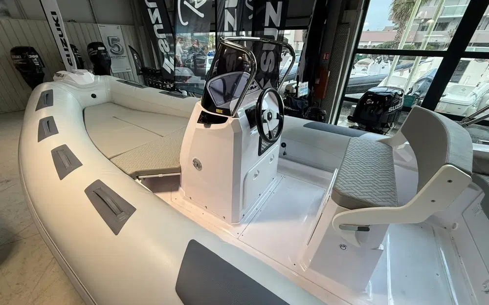 slider 6 Ranieri Cayman 21 S