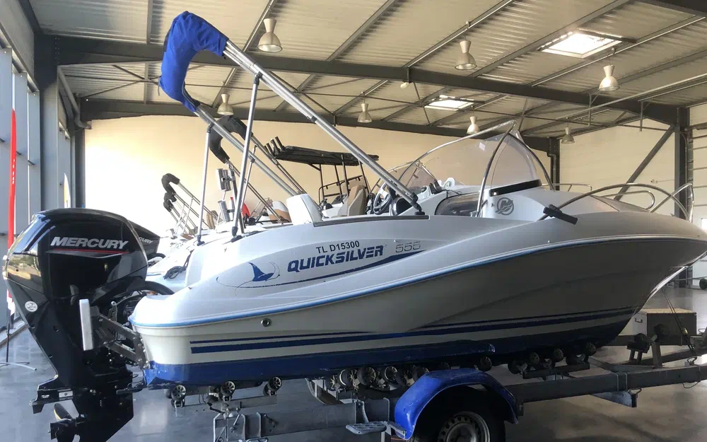 slider 0 Quicksilver Activ 555 Cabin