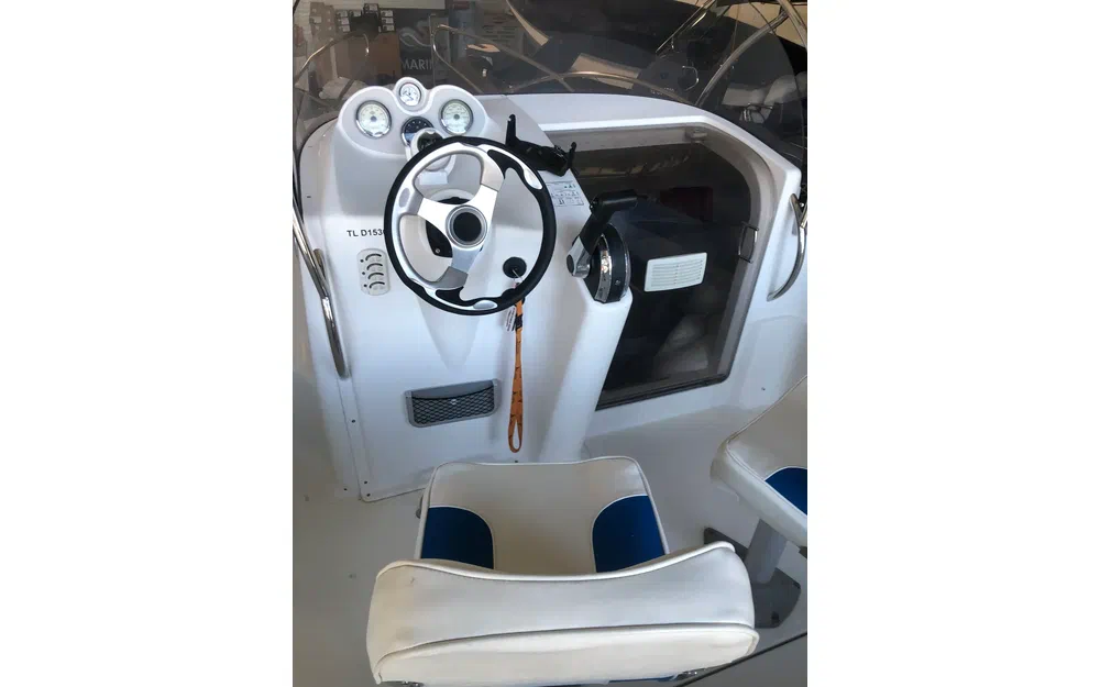 slider 2 Quicksilver Activ 555 Cabin