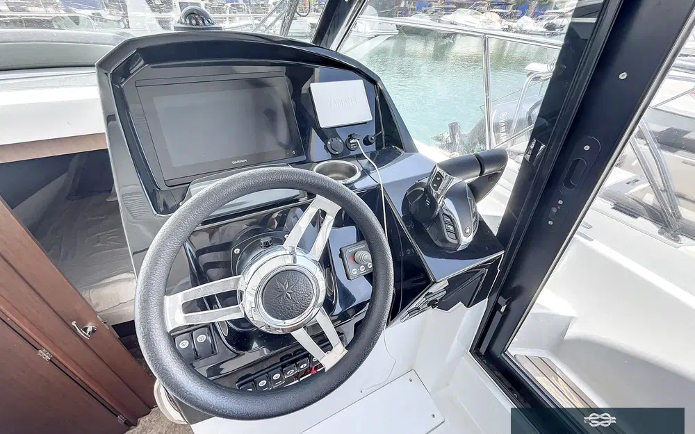 slider 15 Jeanneau Merry Fisher 895