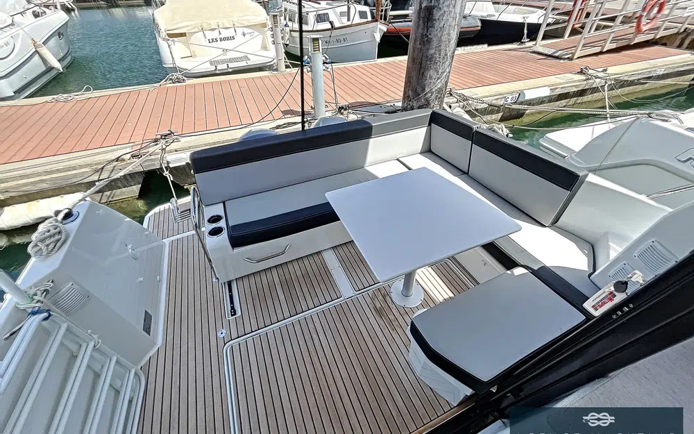 slider 4 Jeanneau Merry Fisher 895