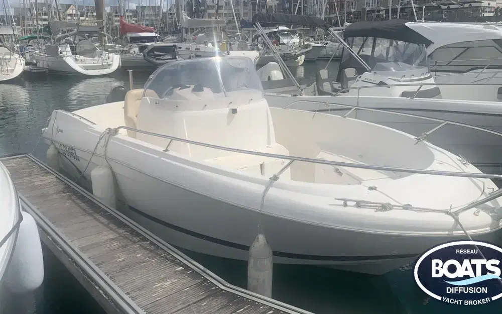 slider 0 Jeanneau Cap Camarat 635 Style