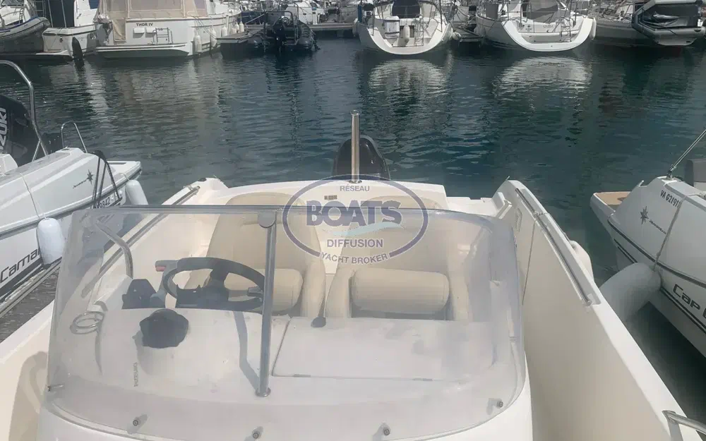 slider 9 Jeanneau Cap Camarat 635 Style