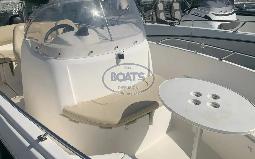 slider 11 Jeanneau Cap Camarat 635 Style