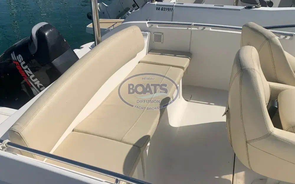 slider 13 Jeanneau Cap Camarat 635 Style