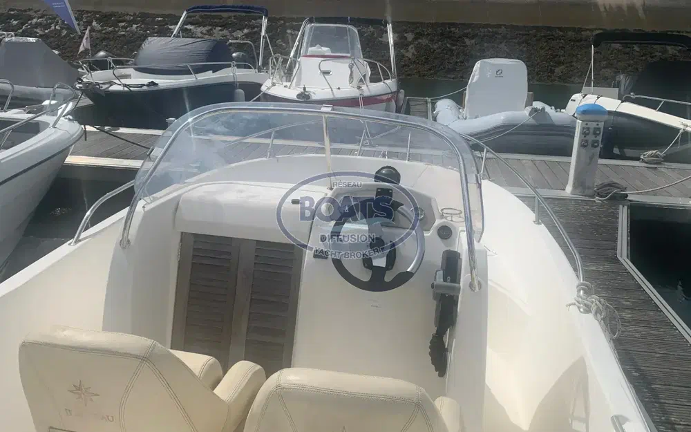 slider 2 Jeanneau Cap Camarat 635 Style