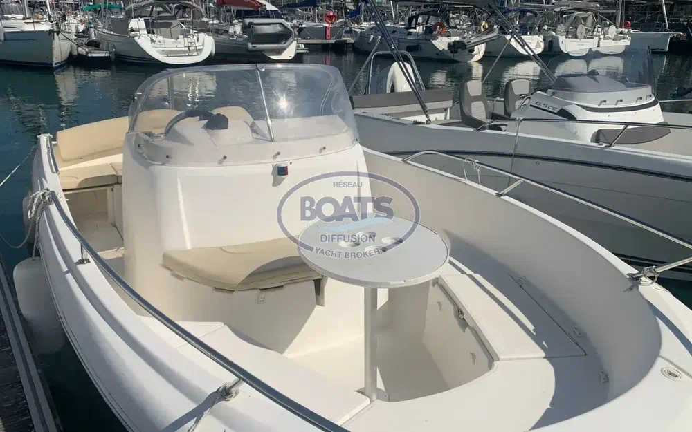 slider 3 Jeanneau Cap Camarat 635 Style