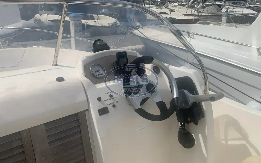 slider 4 Jeanneau Cap Camarat 635 Style