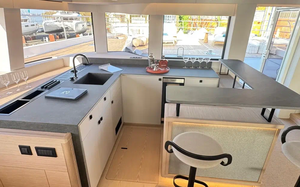 slider 9 Lagoon Eighty 3