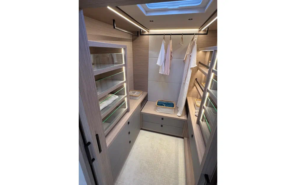 slider 13 Lagoon Eighty 3