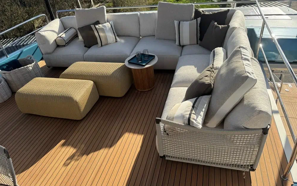 slider 17 Lagoon Eighty 3