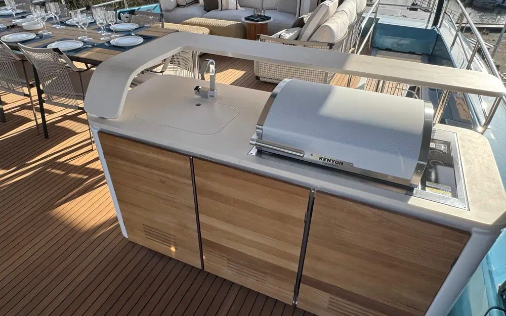 slider 19 Lagoon Eighty 3