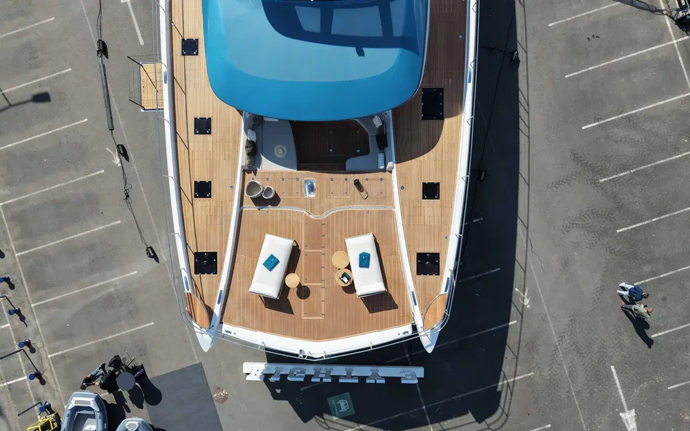 slider 4 Lagoon Eighty 3