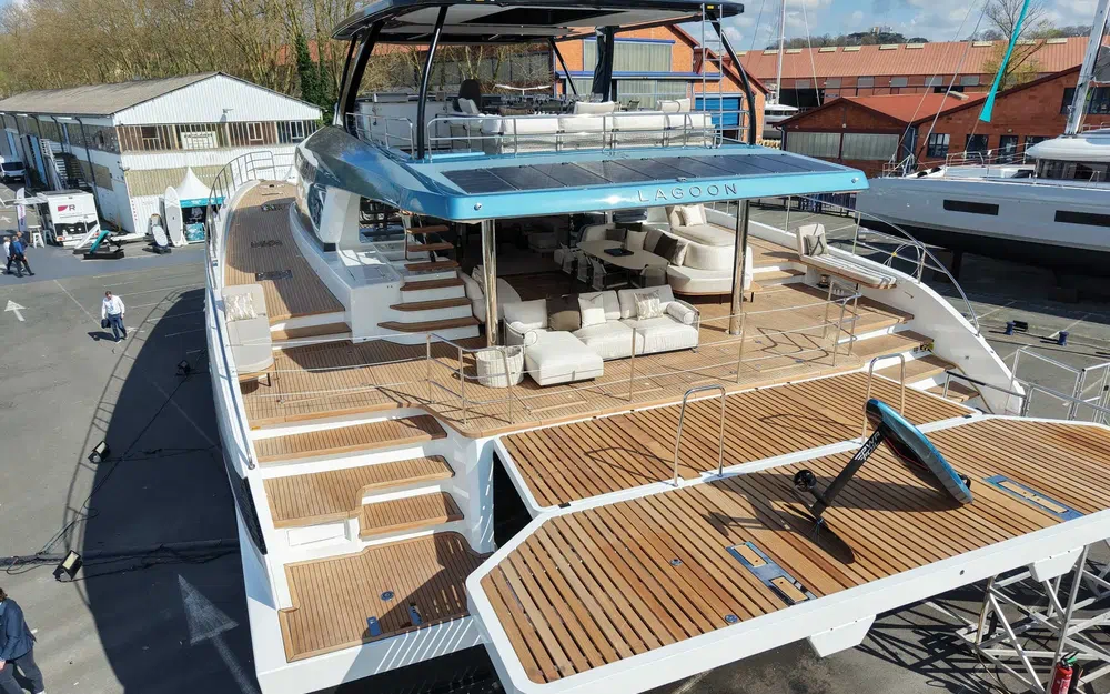 slider 5 Lagoon Eighty 3