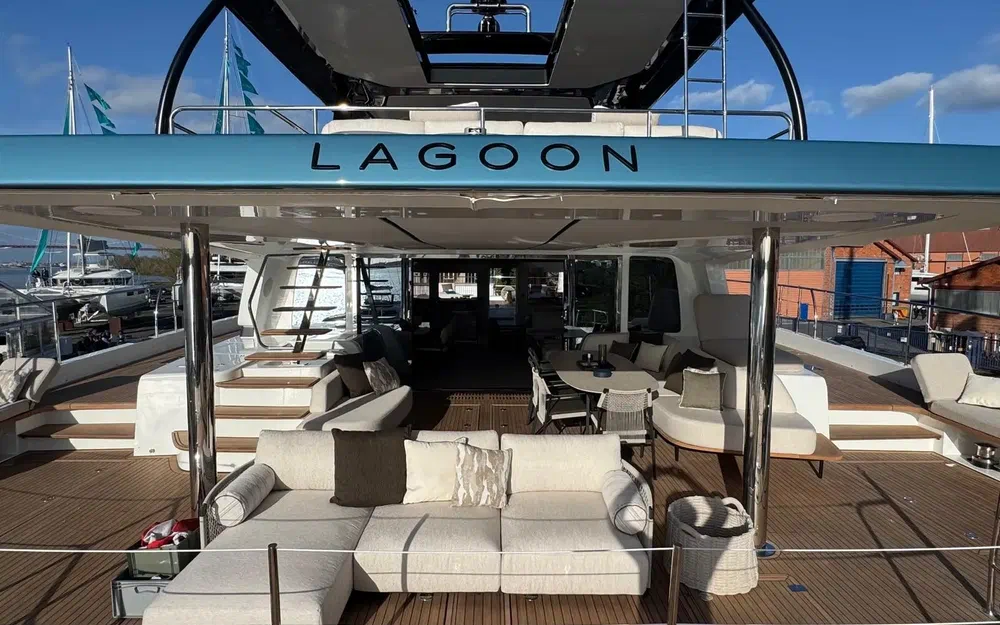 slider 6 Lagoon Eighty 3