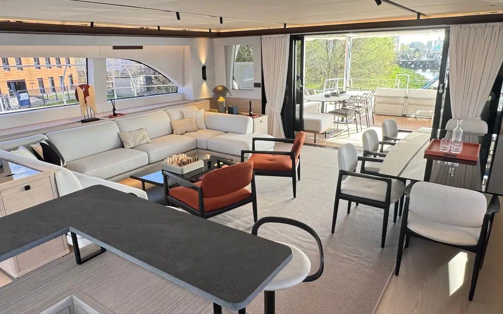 slider 7 Lagoon Eighty 3