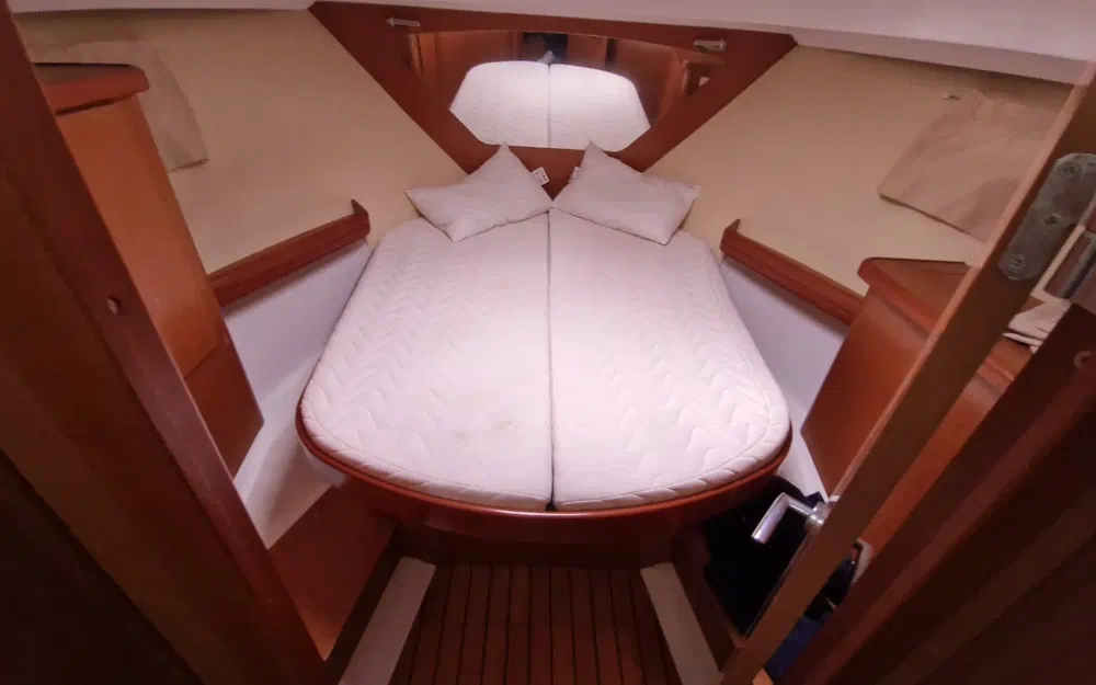 slider 24 Beneteau Antares 980