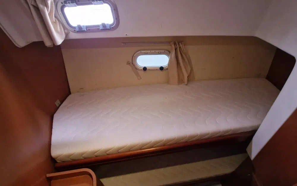 slider 26 Beneteau Antares 980