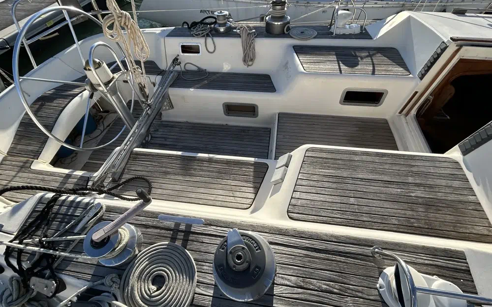 slider 9 Jeanneau Trinidad 48