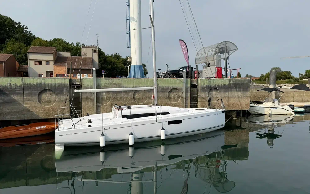 slider 11 Beneteau First 30