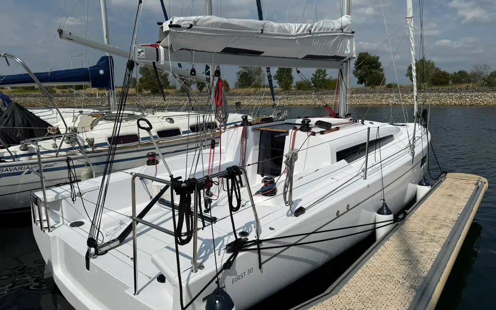 slider 12 Beneteau First 30