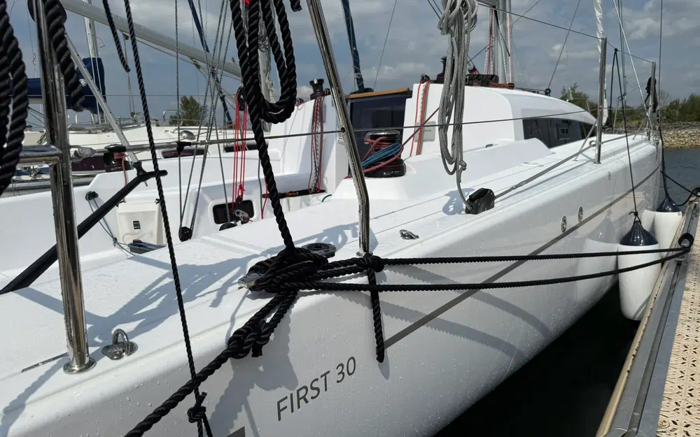 slider 16 Beneteau First 30