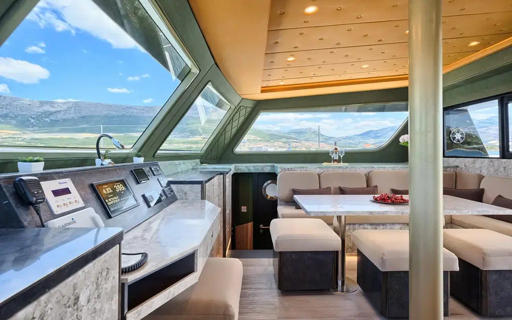 slider 14 Catamaran Luna 49 gold