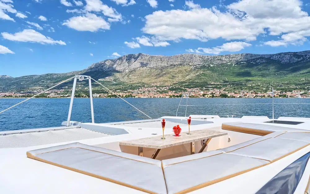 slider 20 Catamaran Luna 49 gold